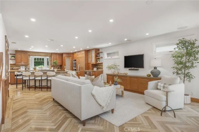 3504 N Poinsettia Avenue, Manhattan Beach, CA 90266