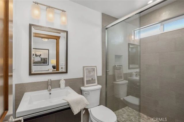 3504 N Poinsettia Avenue, Manhattan Beach, CA 90266