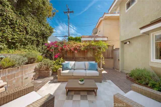 3504 N Poinsettia Avenue, Manhattan Beach, CA 90266