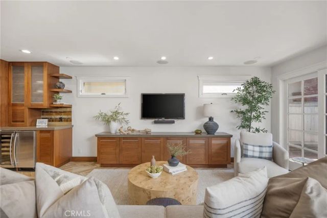 3504 N Poinsettia Avenue, Manhattan Beach, CA 90266