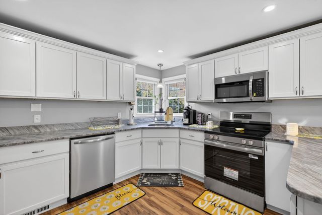 9 Dawson Avenue, Salem, NH 03079