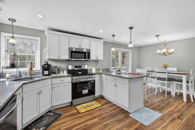 9 Dawson Avenue, Salem, NH 03079