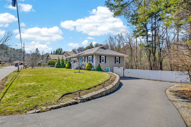 9 Dawson Avenue, Salem, NH 03079