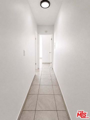 11730 Runnymede Street 1, Los Angeles, CA 91605