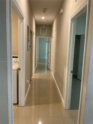 798 NE 43 ST, Oakland Park, FL 33334