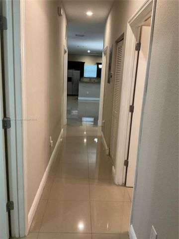 798 NE 43 ST, Oakland Park, FL 33334