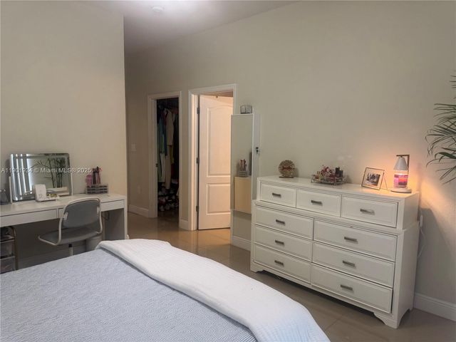 798 NE 43 ST, Oakland Park, FL 33334