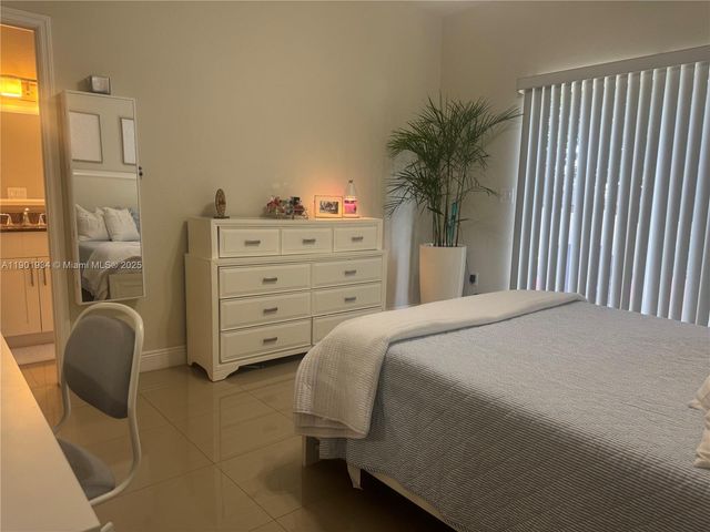 798 NE 43 ST, Oakland Park, FL 33334