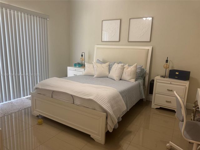 798 NE 43 ST, Oakland Park, FL 33334