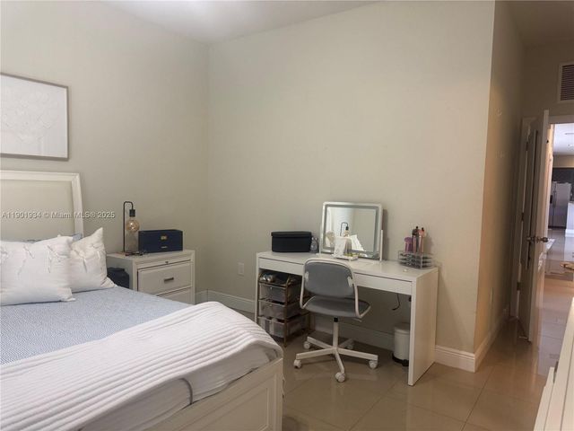 798 NE 43 ST, Oakland Park, FL 33334