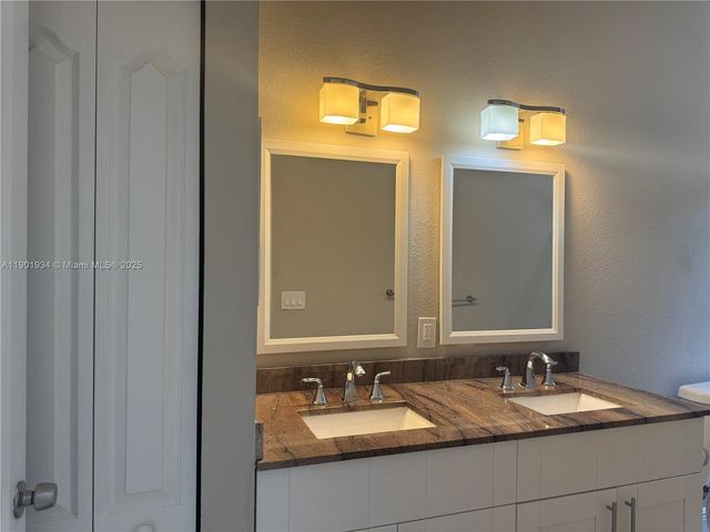 798 NE 43 ST, Oakland Park, FL 33334