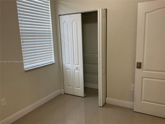 798 NE 43 ST, Oakland Park, FL 33334