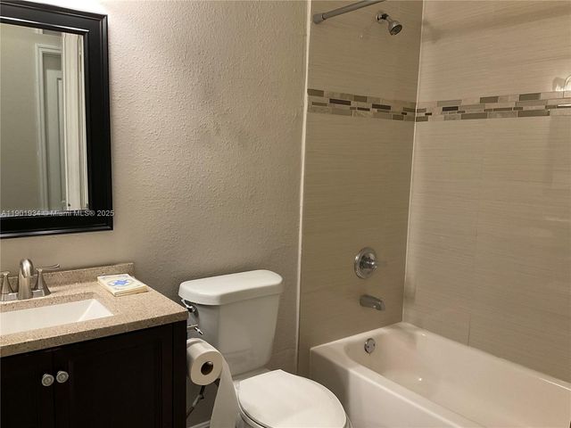 798 NE 43 ST, Oakland Park, FL 33334