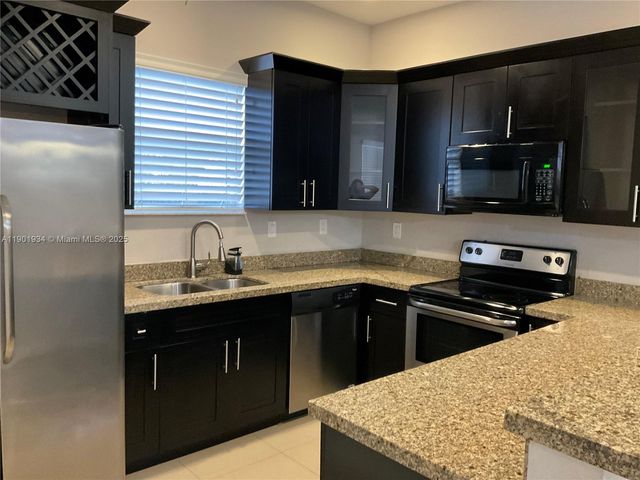 798 NE 43 ST, Oakland Park, FL 33334