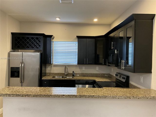 798 NE 43 ST, Oakland Park, FL 33334