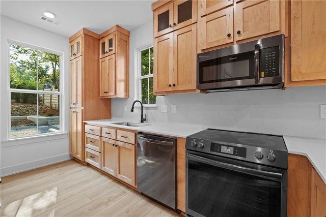 588 Willow Avenue 2, Fayetteville, AR 72701