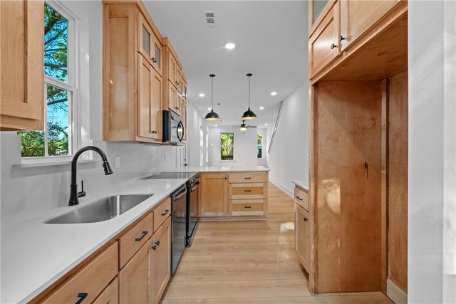 588 Willow Avenue 2, Fayetteville, AR 72701