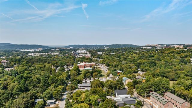 588 Willow Avenue 2, Fayetteville, AR 72701