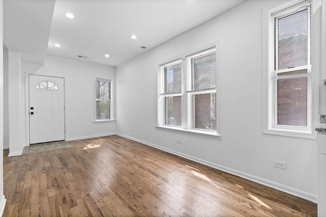 9238 S Dauphin Avenue, Chicago, IL 60619