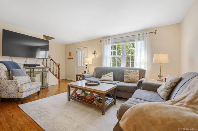 21 Arlene Court, Pearl River, NY 10965