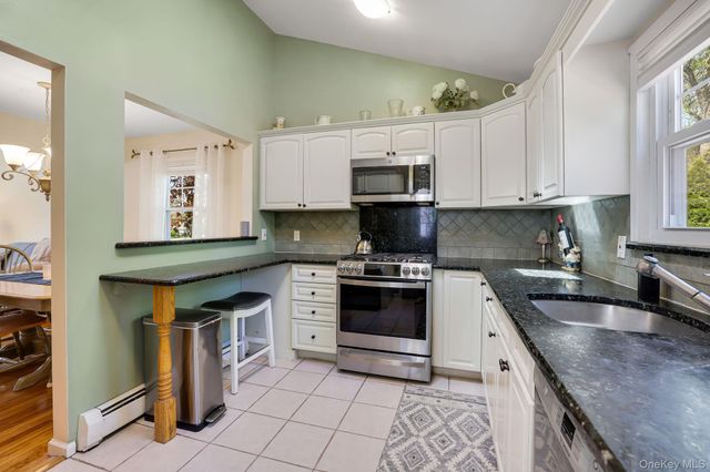 21 Arlene Court, Pearl River, NY 10965