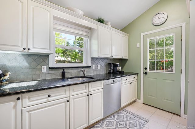 21 Arlene Court, Pearl River, NY 10965