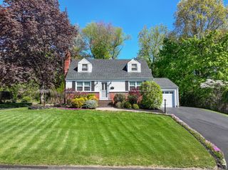 21 Arlene Court, Pearl River, NY 10965