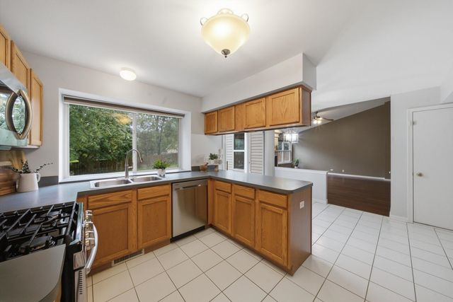 73 Fieldstone Drive, Lake Villa, IL 60046