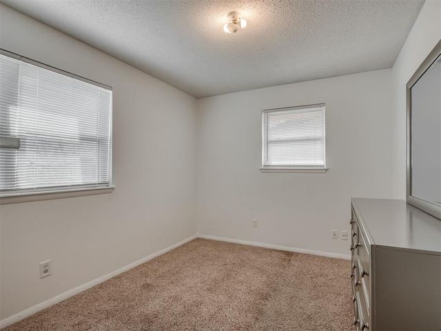 1001 N Norman Avenue, Moore, OK 73160