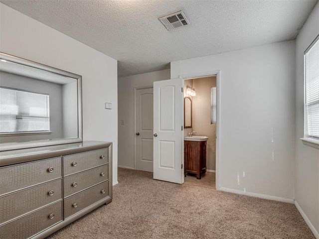 1001 N Norman Avenue, Moore, OK 73160