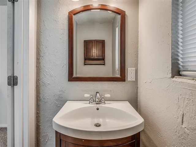 1001 N Norman Avenue, Moore, OK 73160