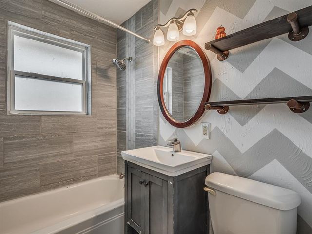 1001 N Norman Avenue, Moore, OK 73160