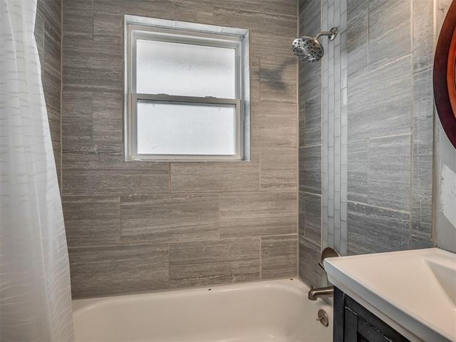 1001 N Norman Avenue, Moore, OK 73160