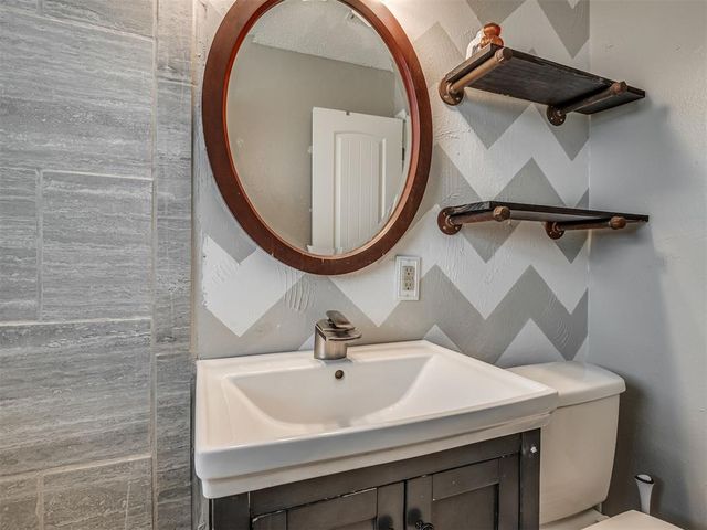 1001 N Norman Avenue, Moore, OK 73160