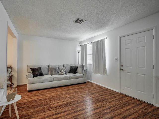 1001 N Norman Avenue, Moore, OK 73160