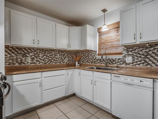 1001 N Norman Avenue, Moore, OK 73160