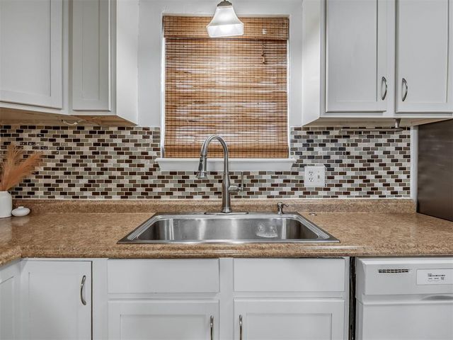 1001 N Norman Avenue, Moore, OK 73160