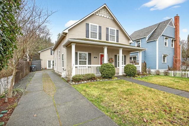 620 E D Street, Jacksonville, OR 97530