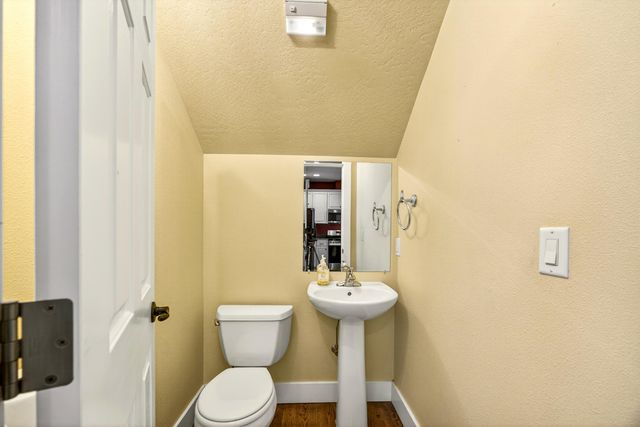 620 E D Street, Jacksonville, OR 97530