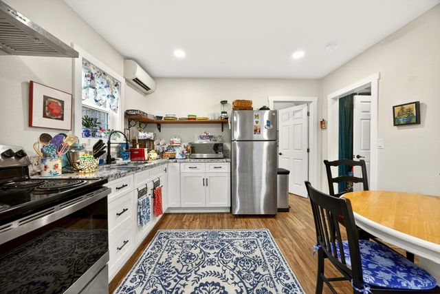 620 E D Street, Jacksonville, OR 97530