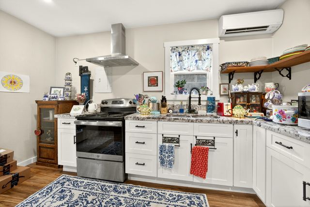 620 E D Street, Jacksonville, OR 97530