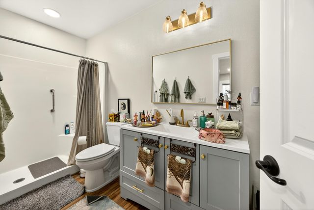 620 E D Street, Jacksonville, OR 97530