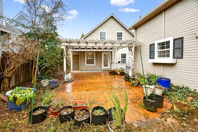 620 E D Street, Jacksonville, OR 97530