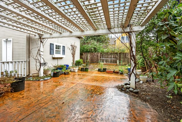 620 E D Street, Jacksonville, OR 97530