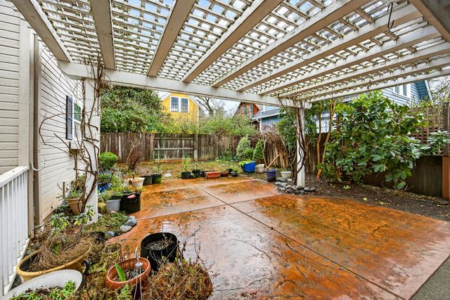 620 E D Street, Jacksonville, OR 97530