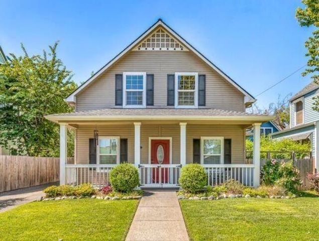 620 E D Street, Jacksonville, OR 97530