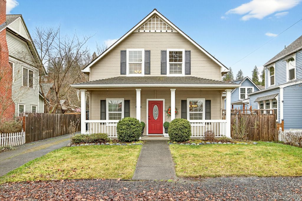 620 E D Street, Jacksonville, OR 97530