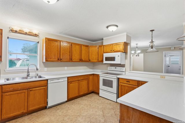 208 S State Highway 16, Jourdanton, TX 78026