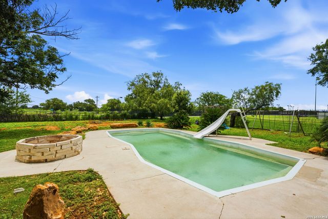 208 S State Highway 16, Jourdanton, TX 78026