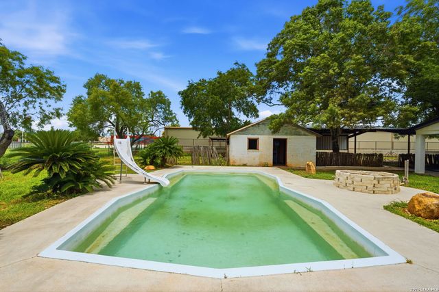 208 S State Highway 16, Jourdanton, TX 78026